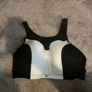 LIVI active sports bra. Size 38DDD